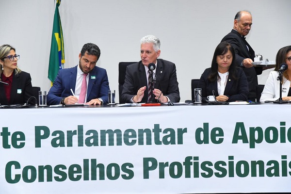 Presidente da Frente, Rogério Correia pretende dialogar com o governo federal em nome da regulamentação profissional