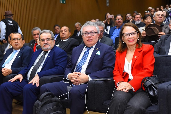 Presidente Ulisses Filho (Crea-PI), conselheiro Ronald do Monte e presidentes Evandro Alencar (Crea-PE) e Lúcia Vilarinho (Crea-ES), presentes ao lançamento da Frente