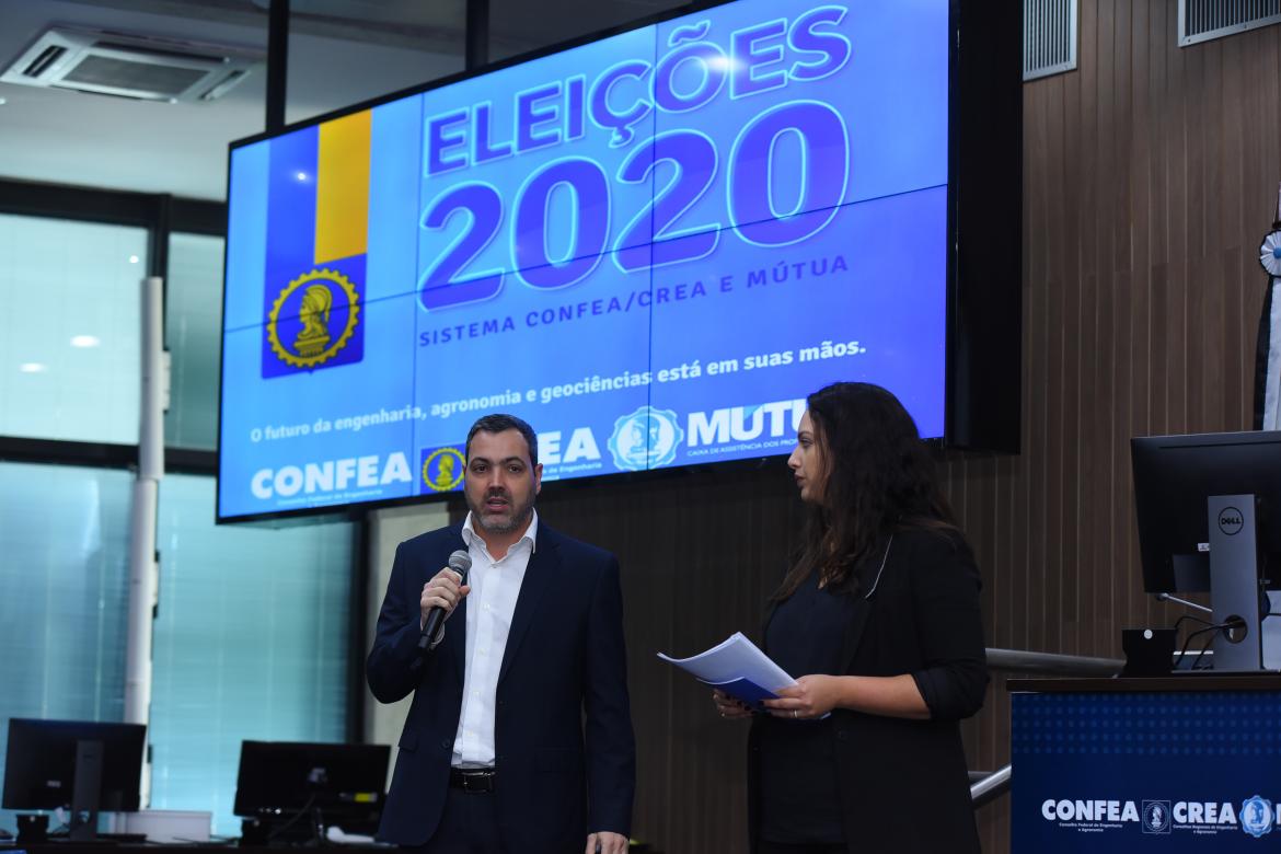 João de Carvalho e Talita Machado esclareceram dúvidas sobre a divulgação do processo eleitoral