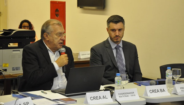 Coordenador da CNCE, Eng. Civ. Marcelo Daniel de Barros Melo, do CREA-AL, e o presidente do CREA-SP, 