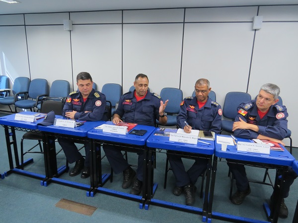 A reunião de quinta (31) foi coordenada pelo novo Comandante do Corpo de Bombeiros, Coronel Cleber Valinodo Pereira, que apresentou os representantes do 1º e 2º CRB