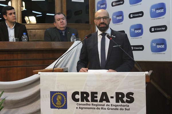 Eng. civil Marcio Marum, coordenador da Câmara de Eng. Civil, representou a Presidência do CREA-RS