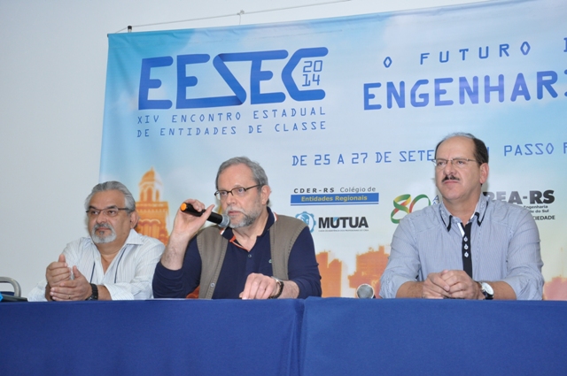 A partir da esq., Engenheiros Flávio Dinão, Ubiratan Oro e Mauro Cirne   