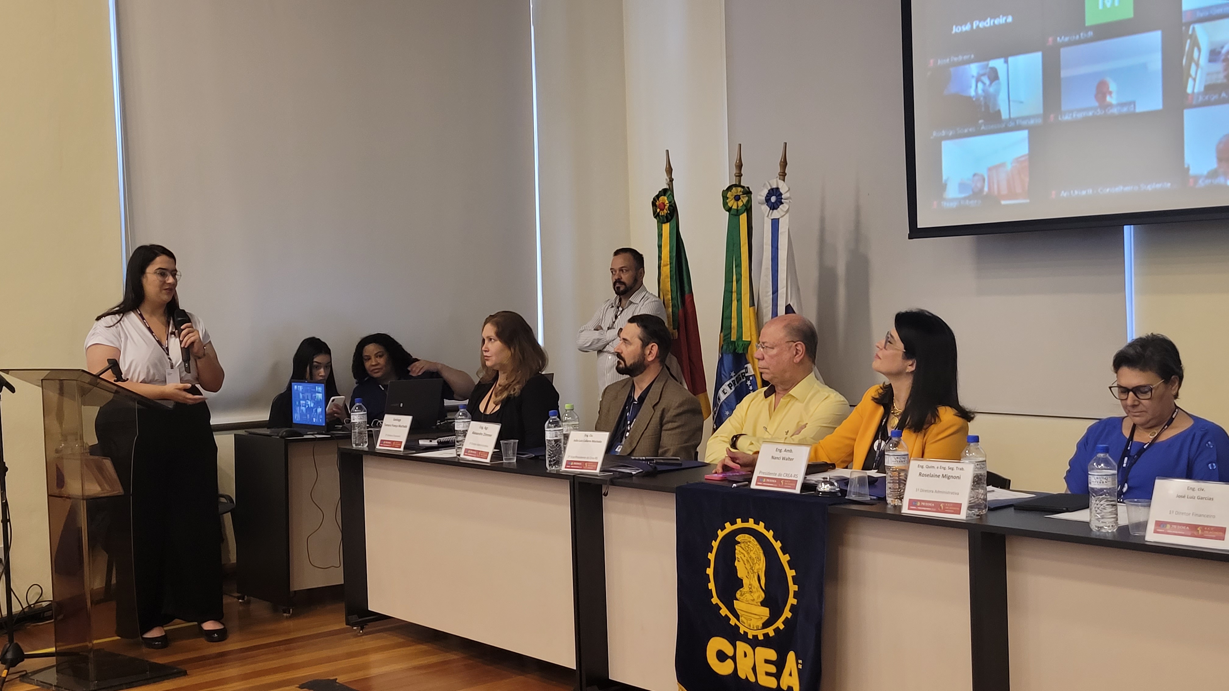 Presente na Plenária, Andressa Torres, acadêmica de Agronomia da Universidade Federal do Rio Grande do Sul e representa a UFRGS no CREAjr-RS