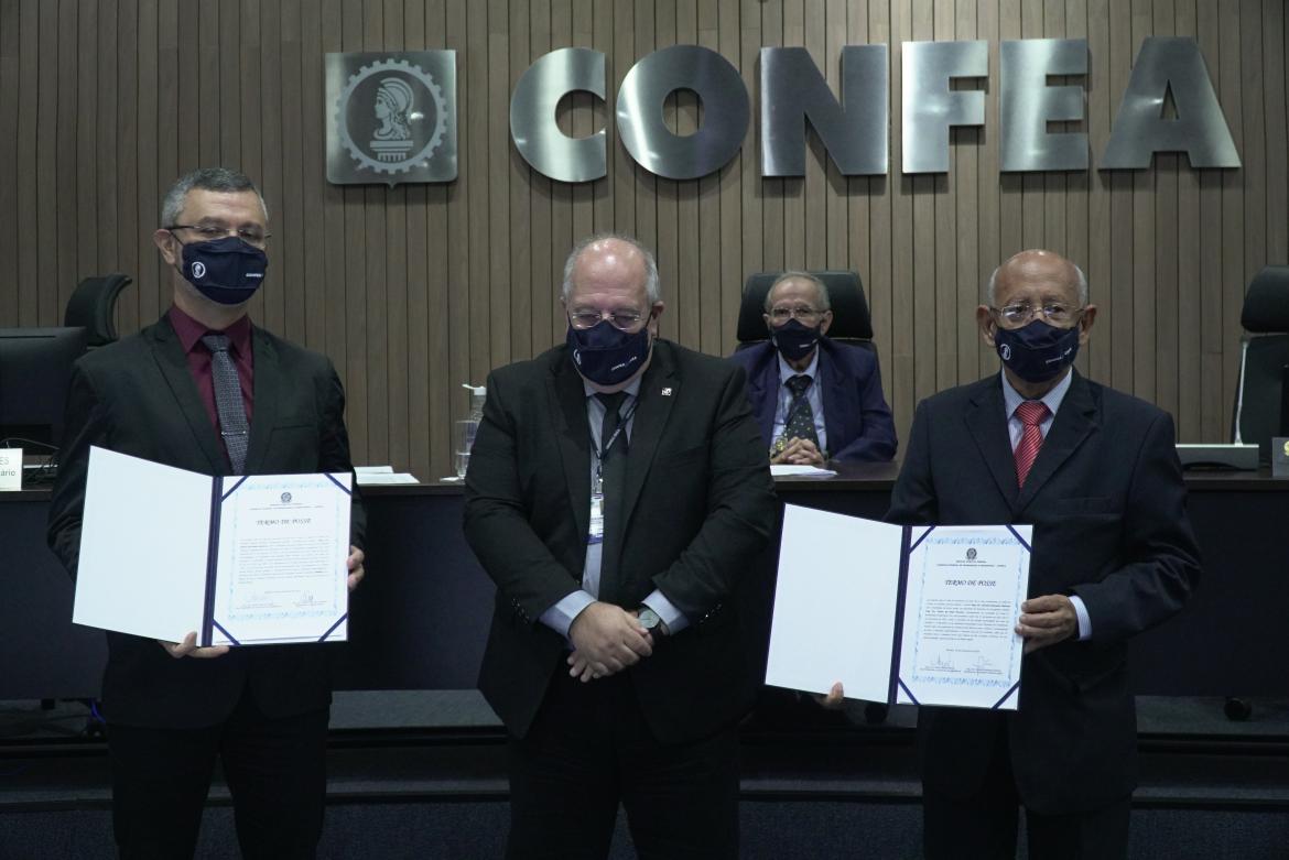 Eng. civ. Daltro de Deus Pereira e Eng. civ. Nivaldo Sampaio Pedrosa, representante dos profissionais do Tocantins