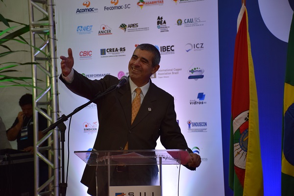 Diretor da Sul Eventos, Paulo Richter, agradece os apoiadores do evento