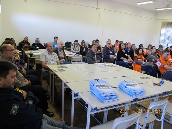 Profissionais e estudantes participam da oficina