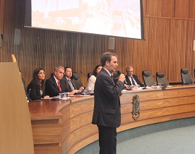 A Inspetoria de Santa Maria também homenageou o Eng. Aita denominando a Sala dos Agentes Fiscais. Na foto, o Eng. com o presidente Eng. Capoani