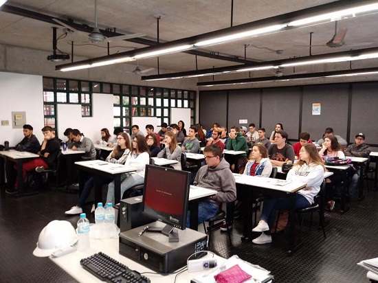 Alunos das turmas de Engenharia