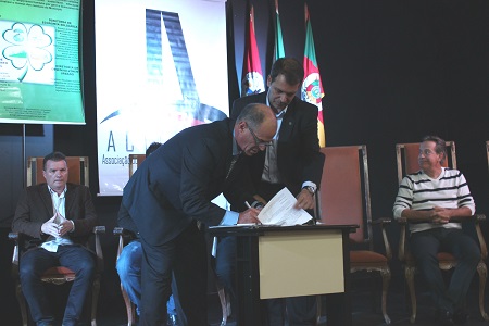 Assinatura de Termo de Cooperação Técnica entre Prefeitura de Torres e CREA-RS