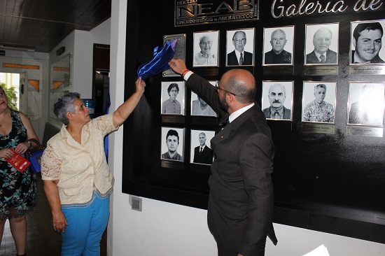 Eng. Lia, filha de um dos fundadores, faz descerramento junto com o Eng. Marun