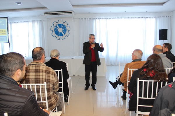 Eng. João Otávio abre o evento e enaltece a inciativa da Sergs e da Uniritter