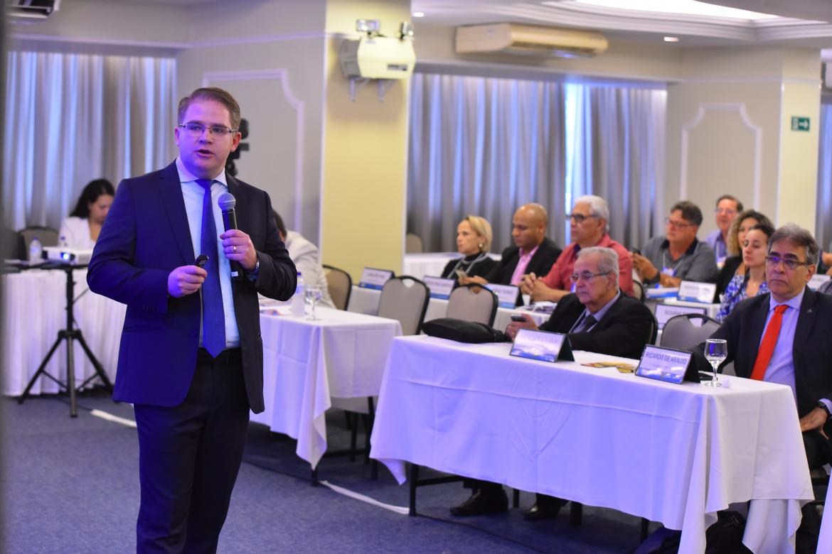 Integrante da Comissão Eleitoral Federal, o conselheiro Ricardo Araújo participou intensamente do seminário