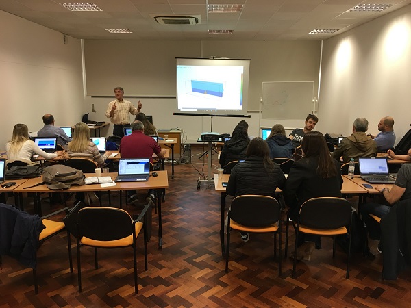 professor português Dr. João Viegas, especialista em controle de fumaça e referência internacional sobre o tema