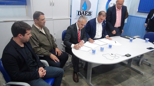 Assinatura das ARTs dos profissionais que realizam as análises marcou entrega do Relatório