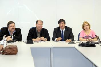A partir da esq.: Engs. Capraro, Collares, Siqueira e Alice Scholl