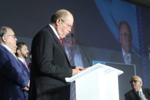 Chanceler Francisco Soares durante cerimônia do Mérito