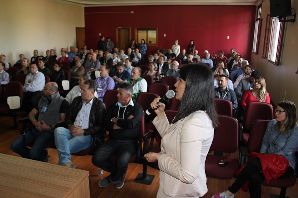 A coordenadora das Inspetorias, Eng. Nanci Walter, fala do papel do inspetor