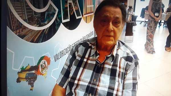Eng. Eddo votando nas eleições de dezembro de 2017
