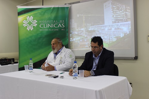 O presidente do HCPA, Amarilio Vieira de Macedo Neto, e o Engenheiro Fernando Martins Pereira da Silva apresentaram o andamento do primeiro ano de obras no hospital 