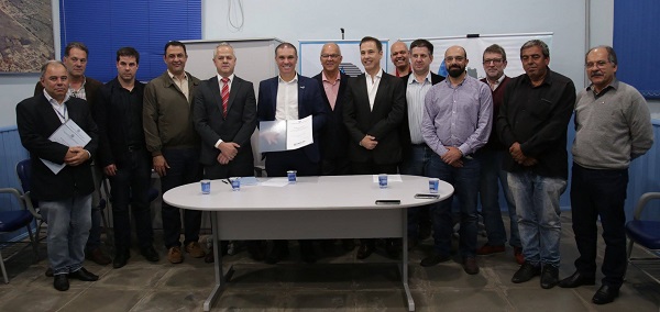 Comitiva do CREA-RS esteve presente a entrega e apresentação do relatório 