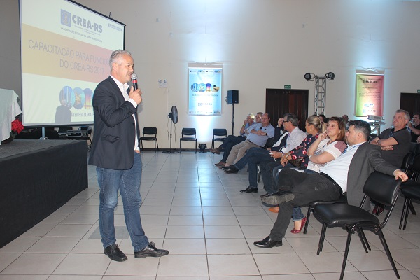 Geólogo Antônio Pedro Vieiro 