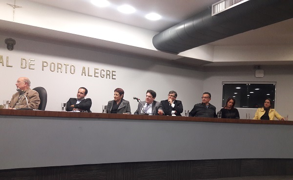 Vereadores e representantes da UFRGS