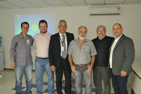 Eng. Marino Greco, à direita na foto, representou o Conselho gaúcho 