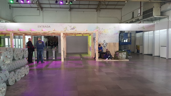 Agentes fiscais percorreram os corredores