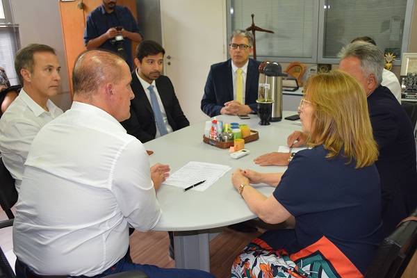 Deputado Lara também estava presente