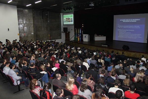Público lotou a abertura do evento