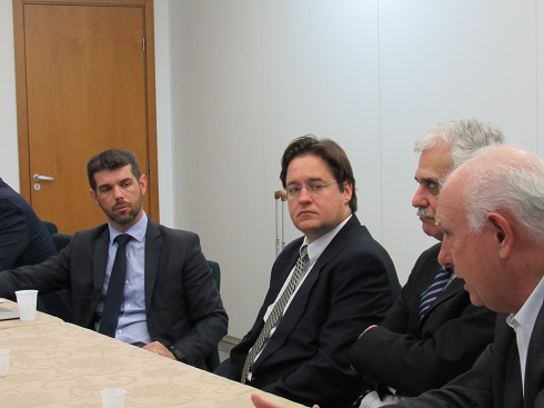 Chefe de Gabinete do Confea, Eng. Agr. Luiz Rossafa (à dir.), saúda entendimento com a CNA sobre a grave falha no Manual de Crédito Rural