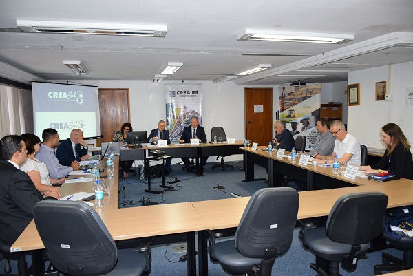 Pauta extensa em discussão toda a segunda-feira