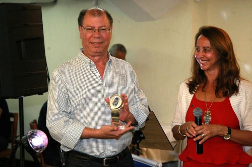 O prêmio foi uma homenagem aos serviços relevantes feitos na Coordenadoria das Câmaras Especializadas de Engenharia Civil pelo Instituto Nacional de Engenharia Civil (Inec) e pelo Instituto Baiano de Engenharia Civil (Insbec), entregue pelo presidente do Insbec, eng. Civil Marinalva Dias Alves