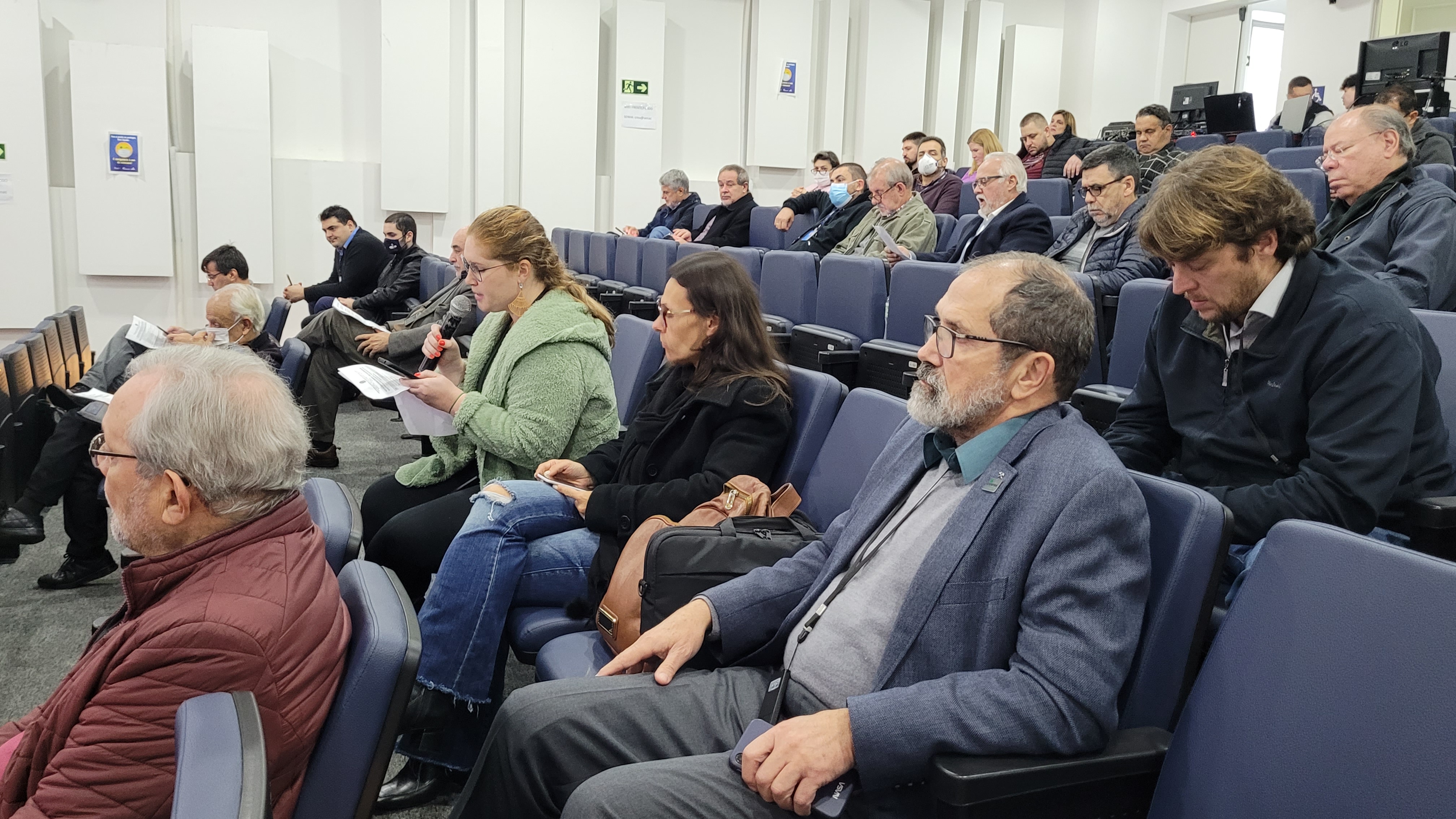 Geóloga Tamara França Machado, da Câmara Especializada de Geologia e Eng. Minas, destacou a carreira do Geol. Ivan Luis Zanette 