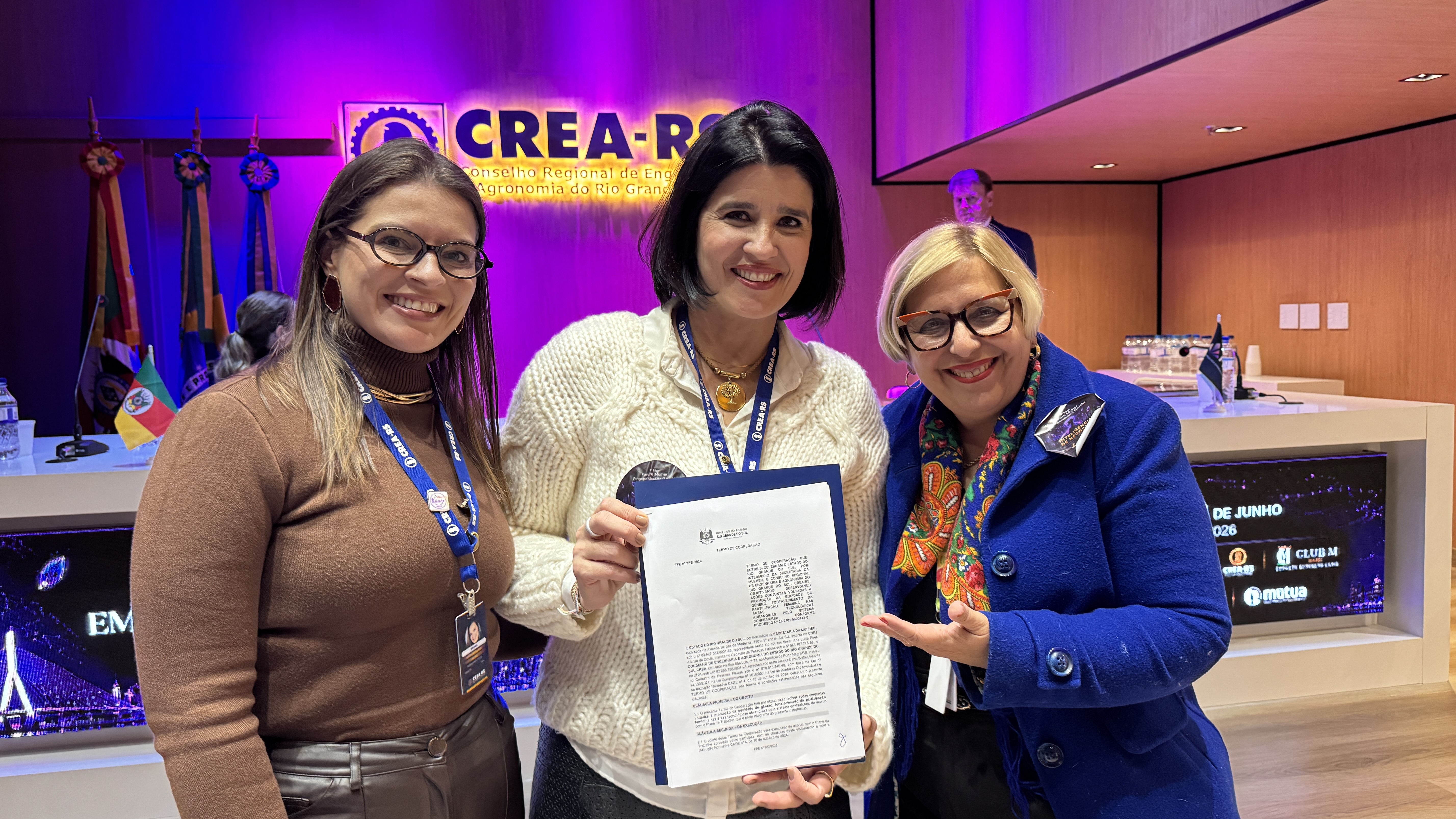A partir da esq.: Eng. Ge&oacute;l. Eng. Ge&oacute;l. Bruna Kronhardt, presidente Eng. Nanci e a secretaria Ana
