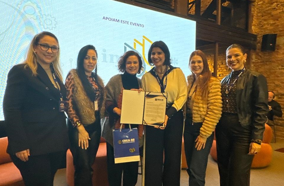Inspetoras de Carazinho e coordenadora do Programa Mulher tamb&eacute;m presentes