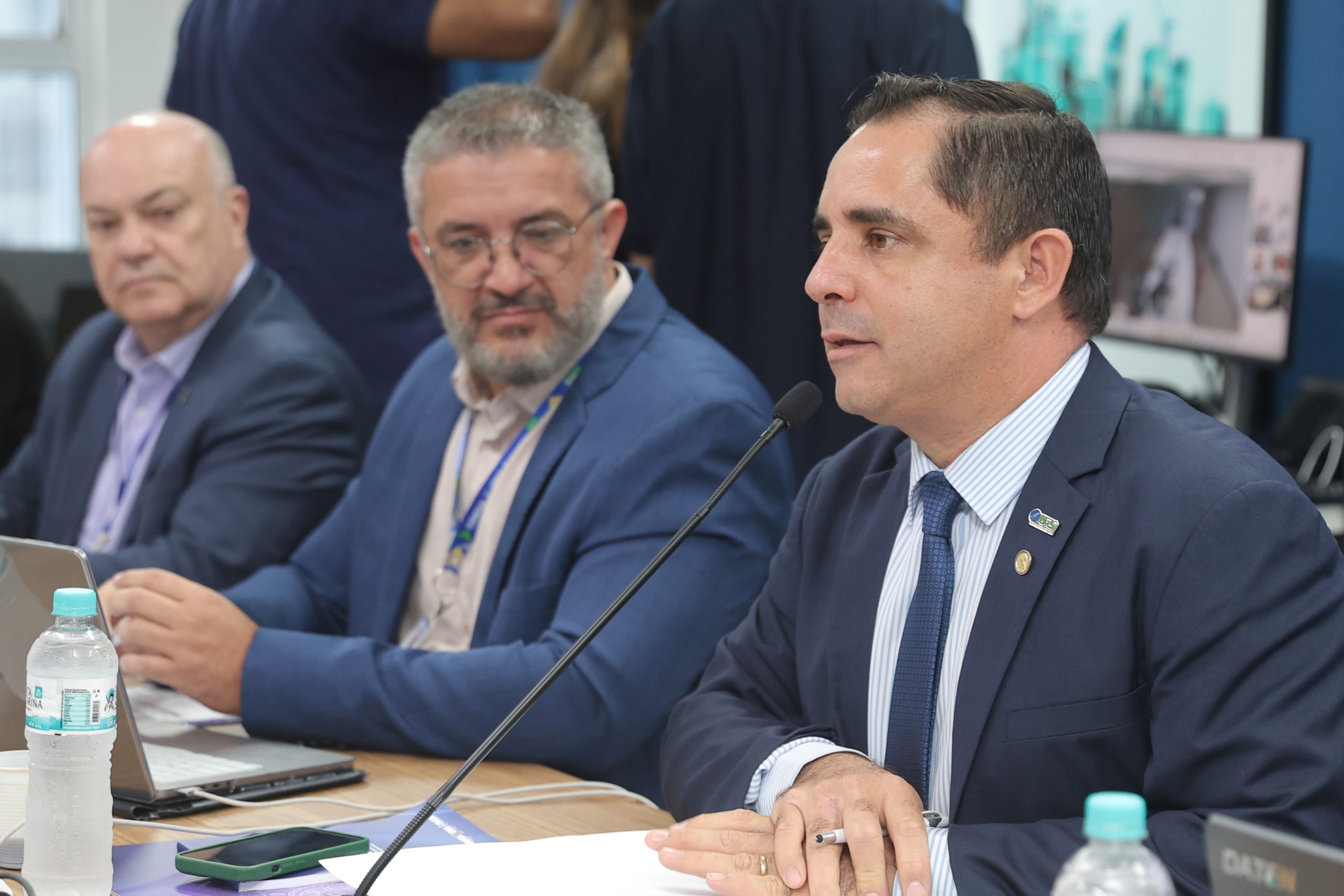 Coordenador adjunto da CCEAGRO, eng. agr. Cleiton Lourenço de Oliveira,