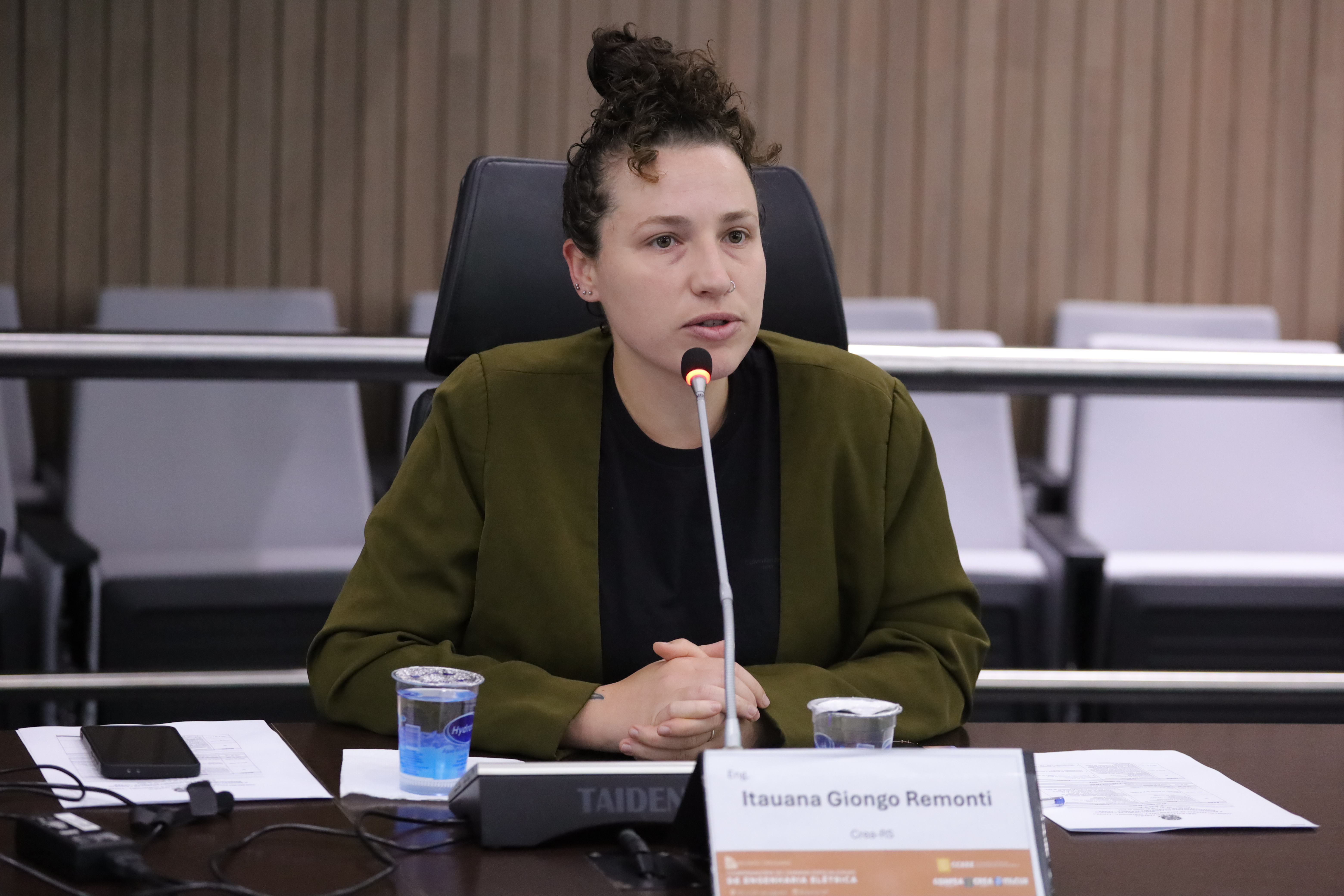 Engenheira Eletricista Itauana Giongo Remonti, coordenadora da Especializada no CREA-RS