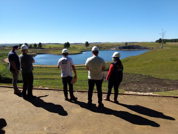 Engenheiros do Mátria mostram o parque à equipe do CREA-RS