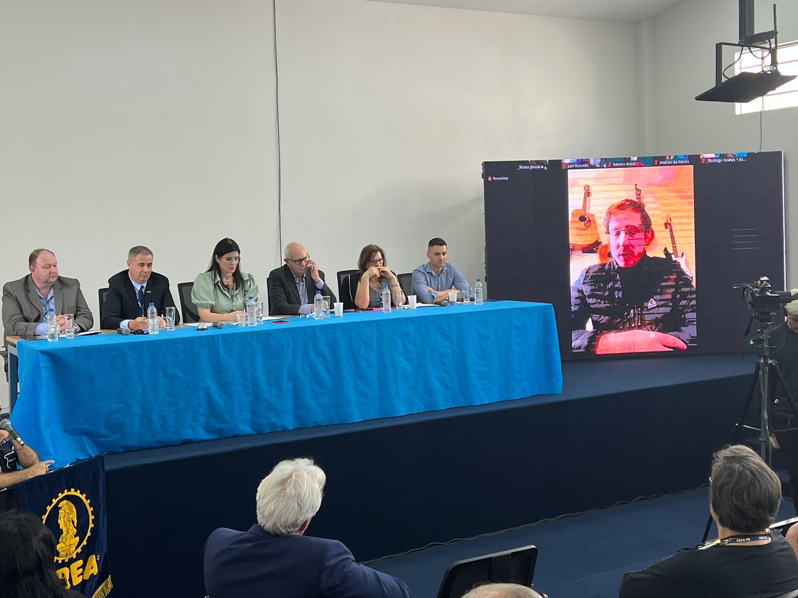 Gabriel Girardello, filho da Arquiteta e Urbanista Marindia Girardello, funcionária do CREA-RS, que faleceu em novembro, emocionou ao falar da mãe
