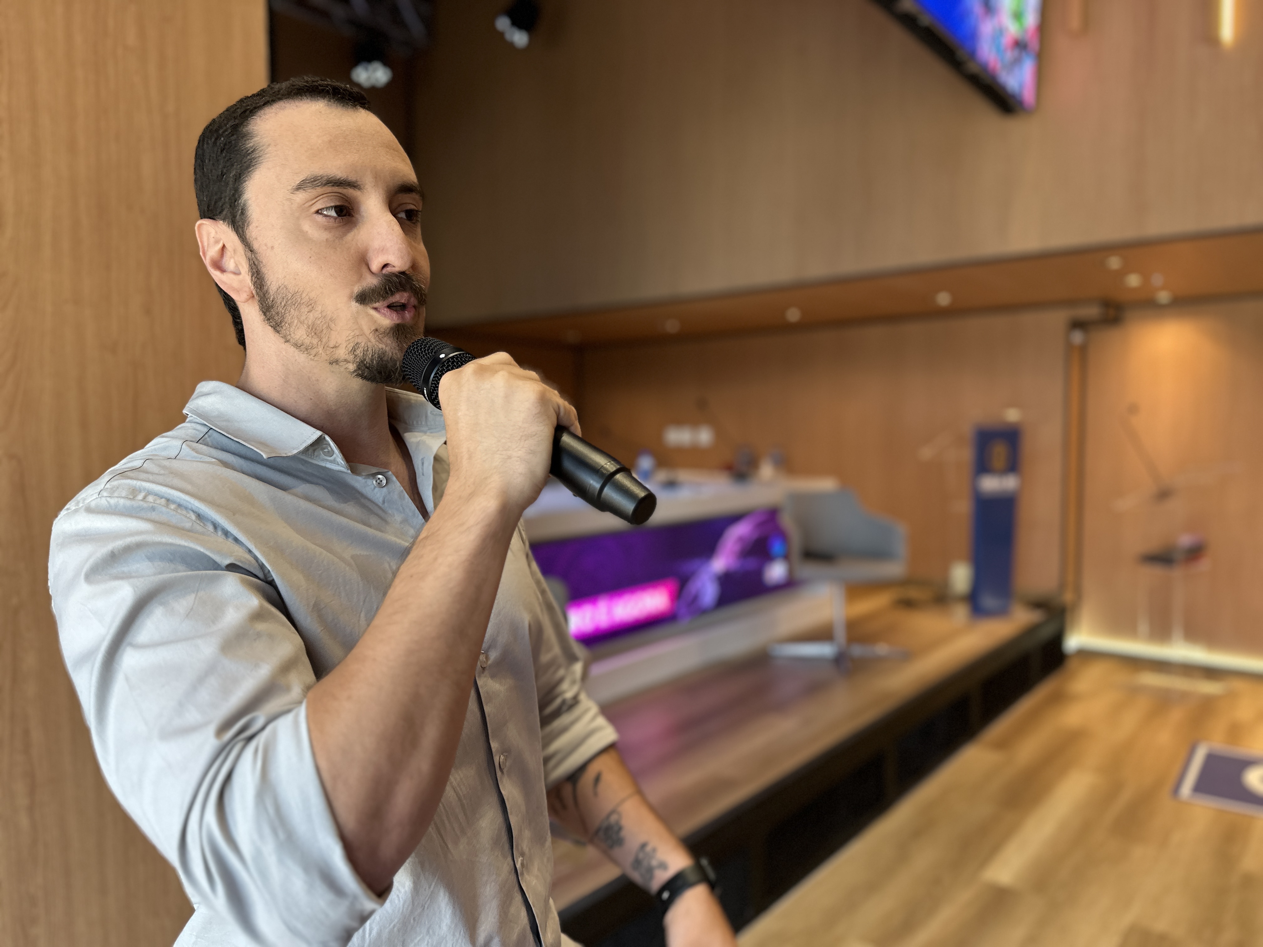 Nove tentativas até conseguir as certificações necessárias para trabalhar como engenheiro