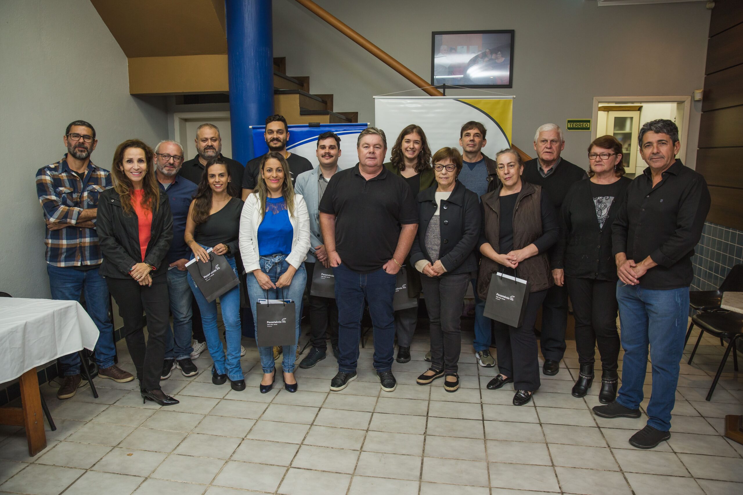 Todos os integrantes do concurso receberam diplomas de participação