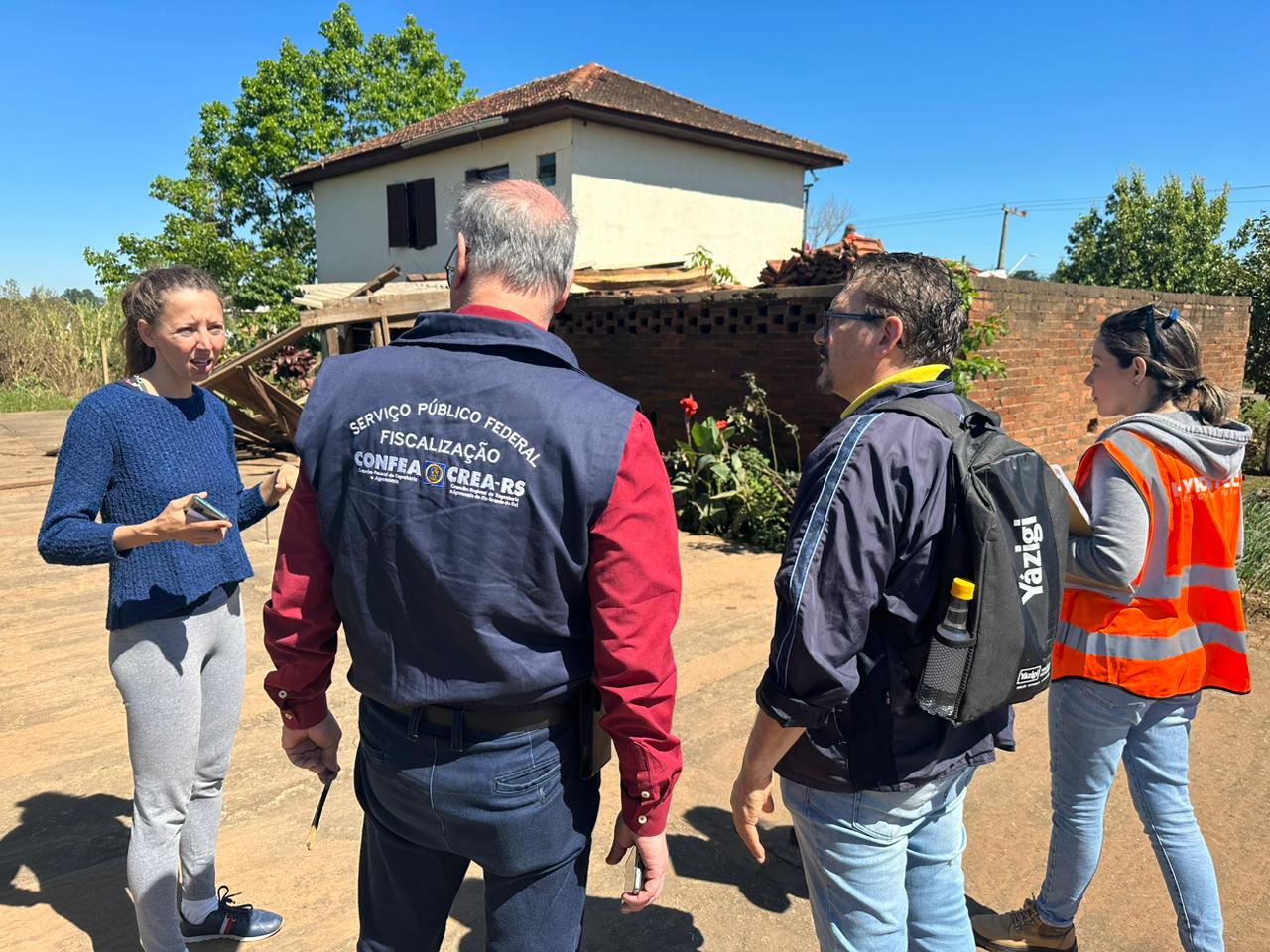 Em Arroio do Meio comunidade conversa com equipes da Engenharia