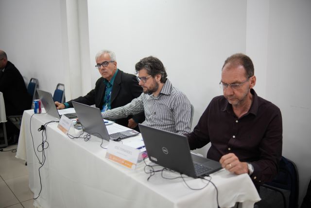 Também participam o coordenador adjunto e o analista da Câmara do CREA-RS