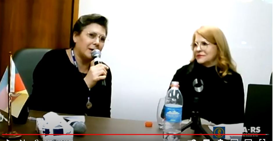A Eng. Roselaine Mignoni foi a mediadora da palestra da psicológa Denise Quaresma