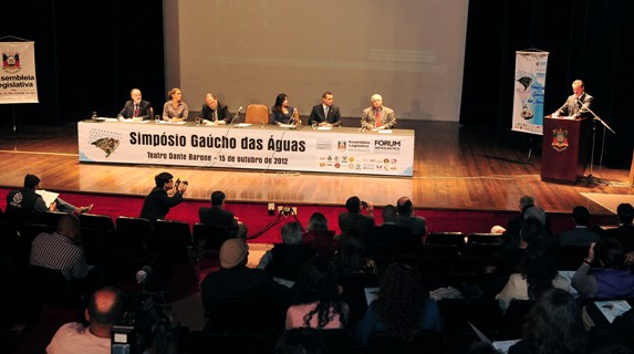 Uso de recursos hídricos mobiliza sociedade em evento na Assembleia