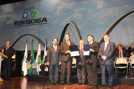 Emoção na entrega da Láurea ao Mérito 2012