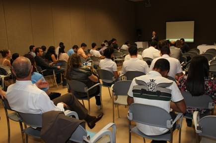 Presidente Eng. Capoani palestra no Fórum Jovem