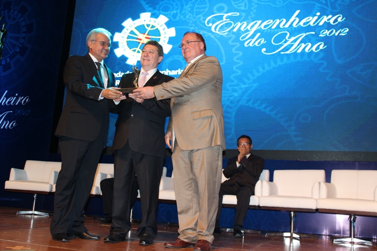 Presidente Capoani recebe Engenheiro do Ano de 2012